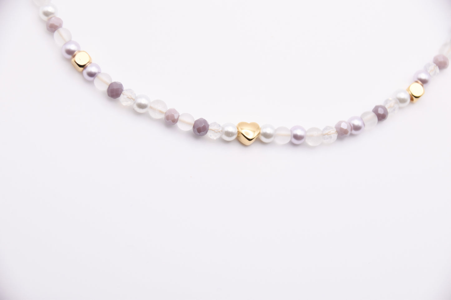 Bunte Perlenkette mit goldenen Charms