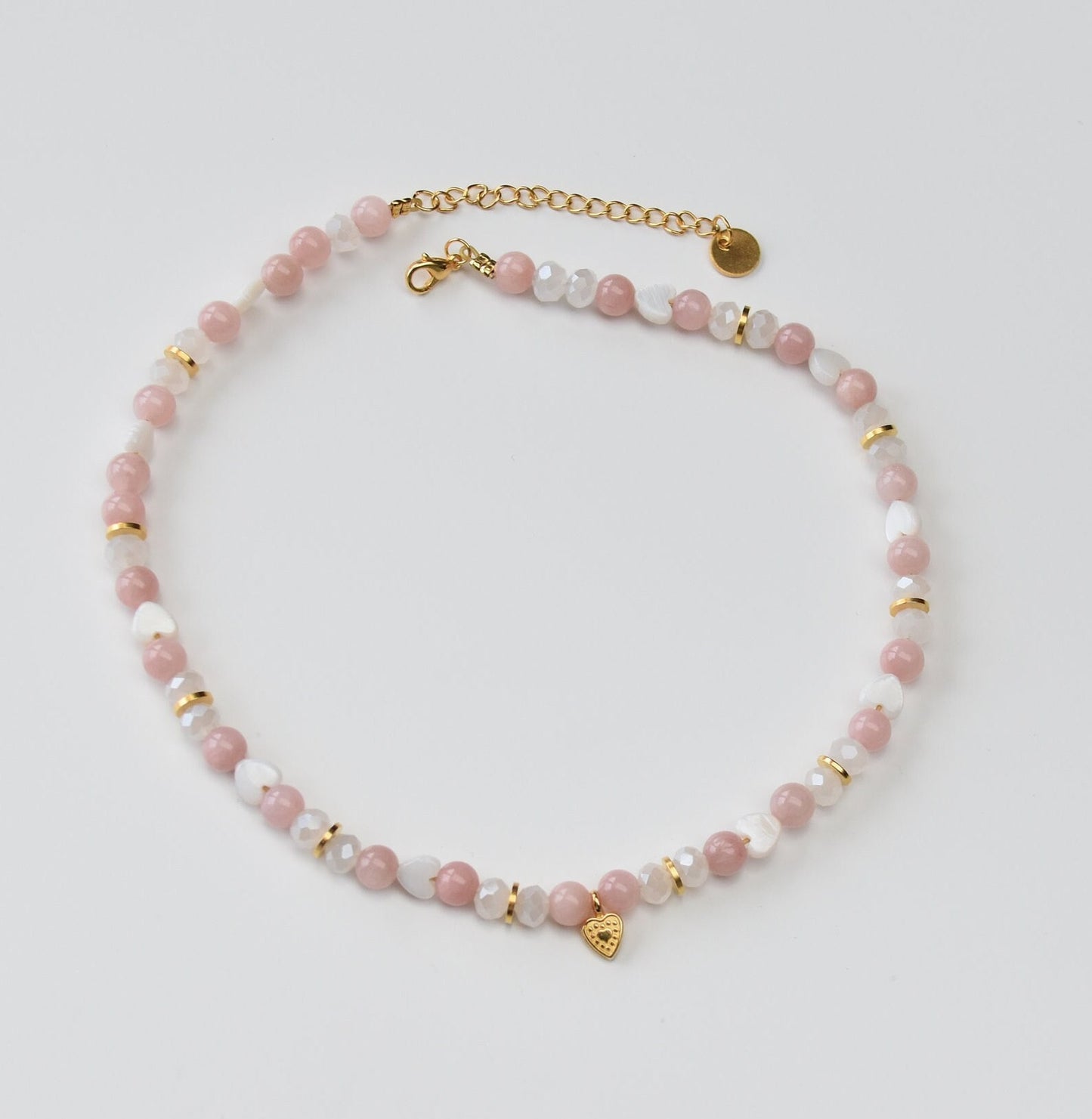 Bunte Perlenkette mit goldenen Charms