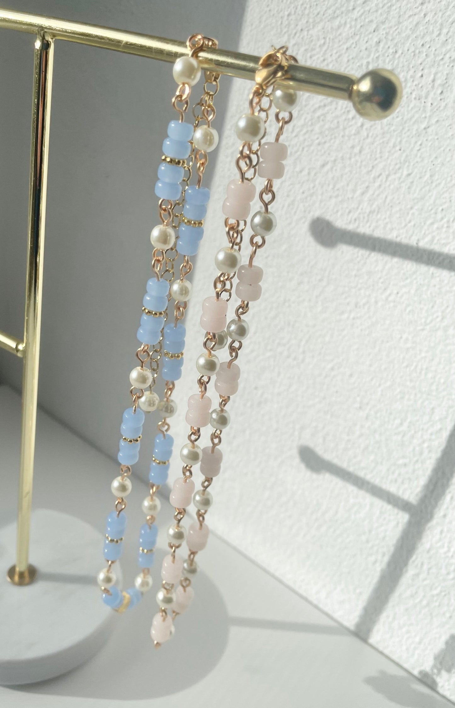 Pastell Perlenkette mit goldenen Charms