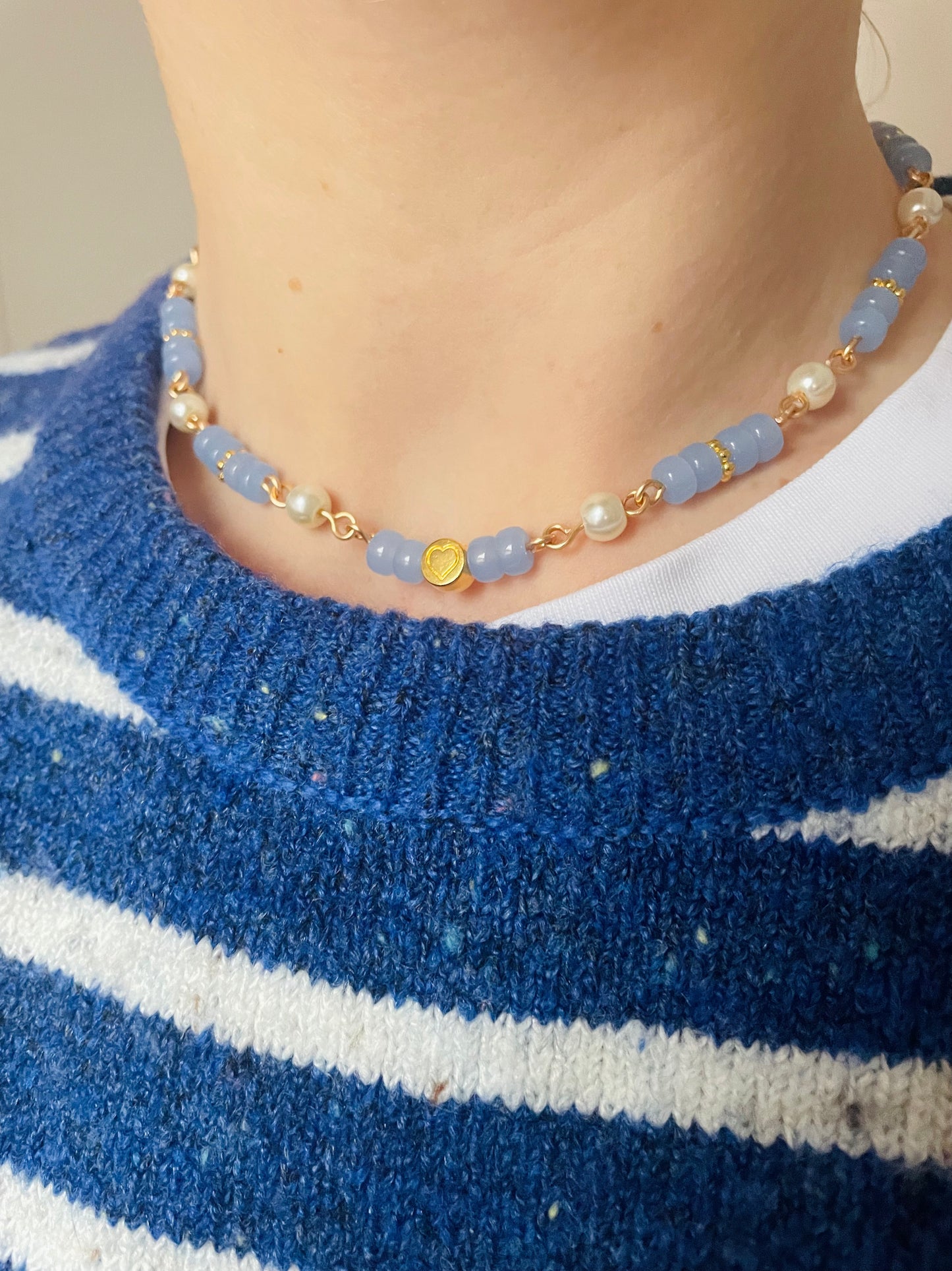 Pastell Perlenkette mit goldenen Charms
